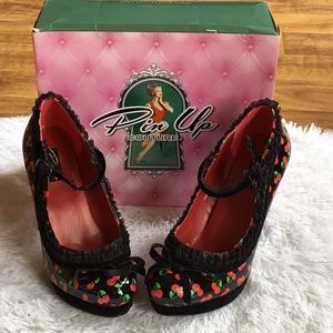 Pin Up Couture Bettie-16 Black Patent Cherry Print MaryJane Pumps Size 10
